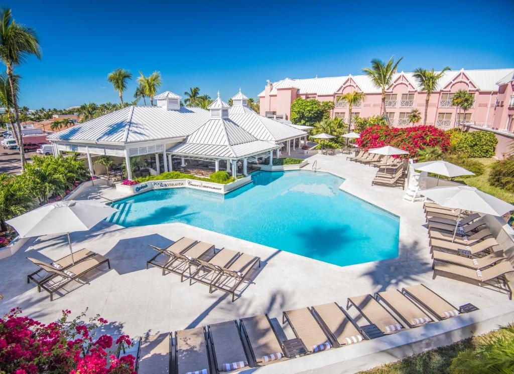 Comfort Suites Paradise Island  Facilities  Swimming Pool 4