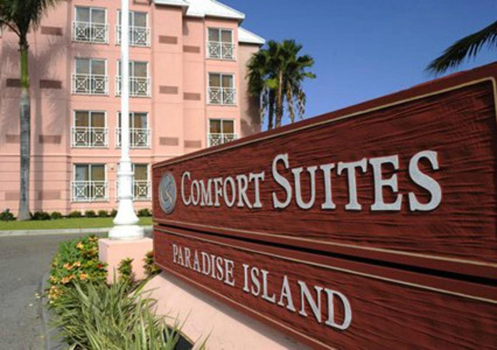 Comfort Suites Paradise Island  Property Views  Entrance 8