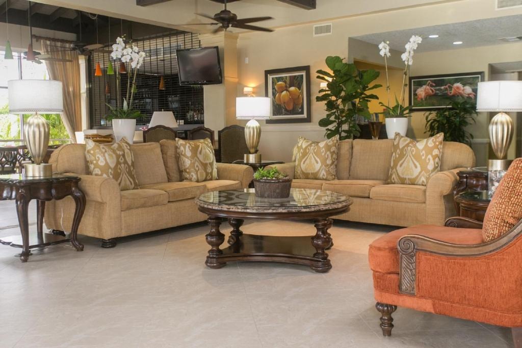 Comfort Suites Paradise Island  Property Views  Lobby 15
