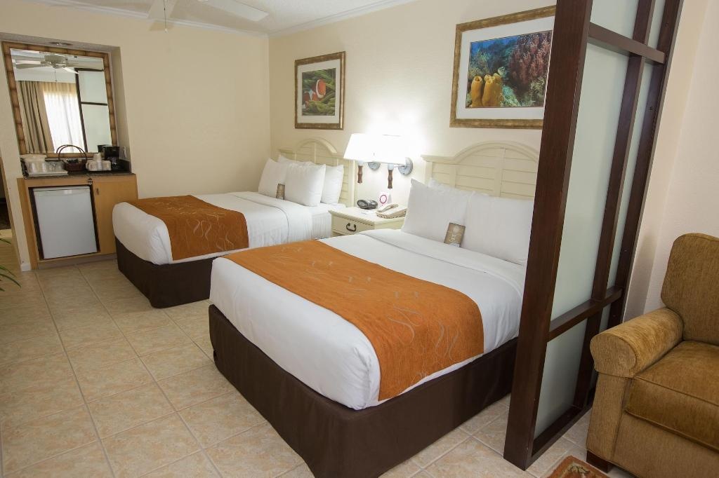 Comfort Suites Paradise Island  Rooms  Rooms Image 11 11