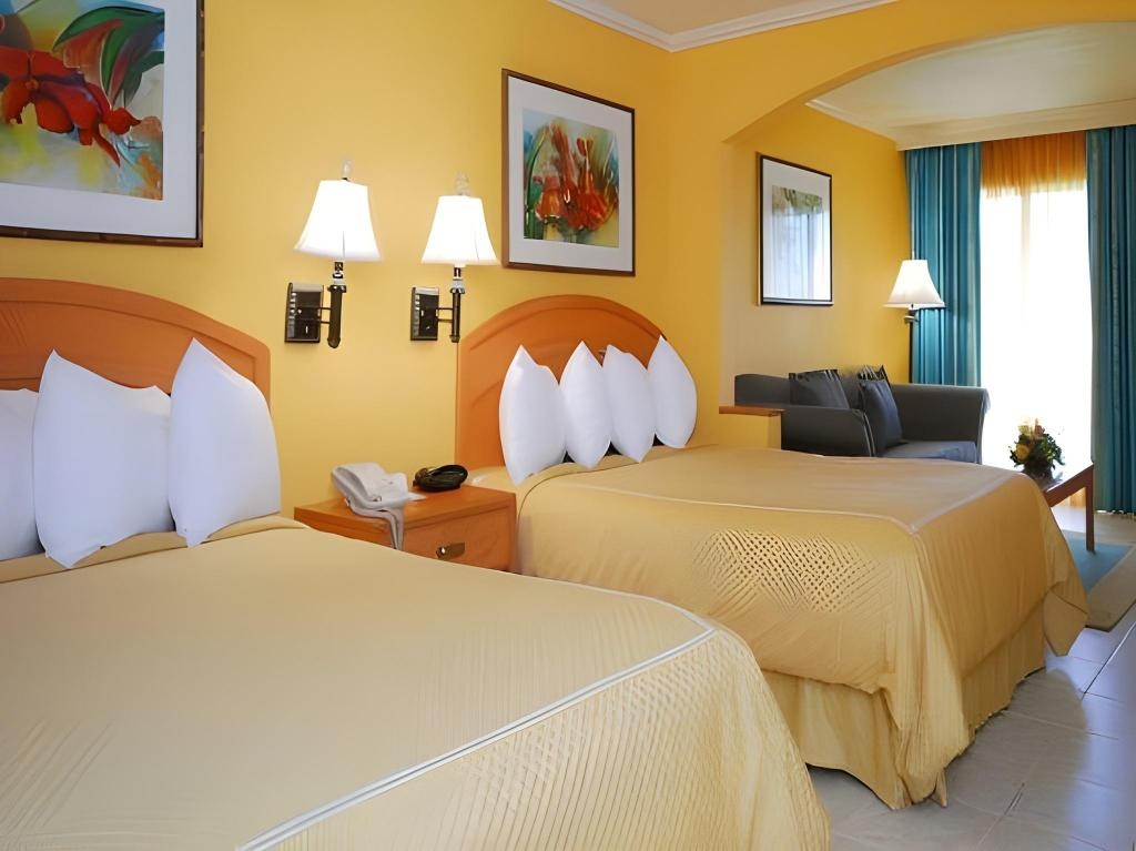Comfort Suites Paradise Island  Rooms  Rooms Image 18 18