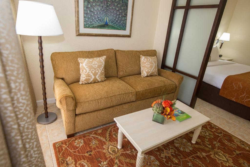 Comfort Suites Paradise Island  Rooms  Rooms Image 19 19