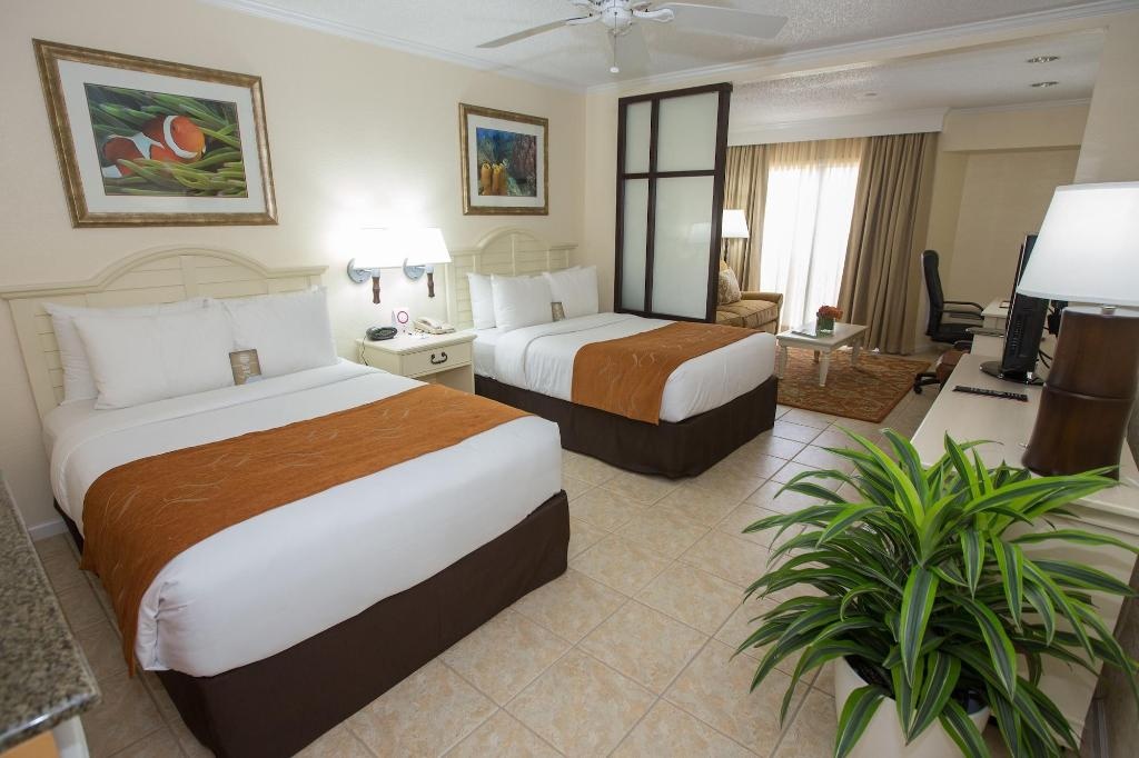 Comfort Suites Paradise Island  Rooms  Rooms Image 3 3