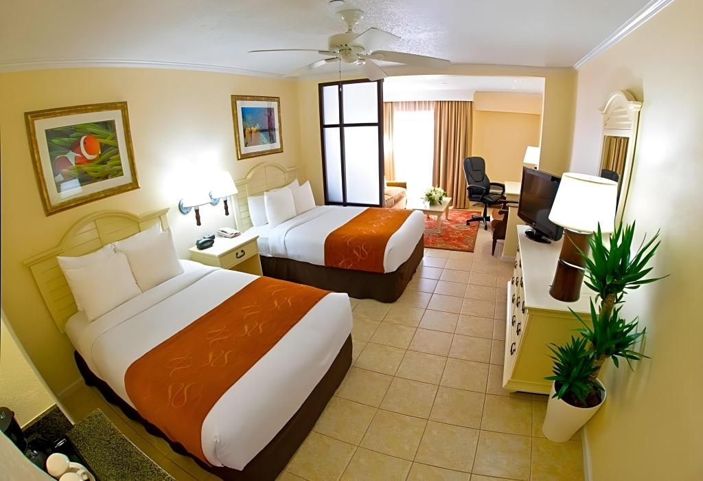 Comfort Suites Paradise Island  Rooms  Rooms Image 6 6