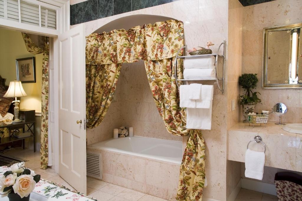 Graycliff Hotel  Facilities  Bathroom 29