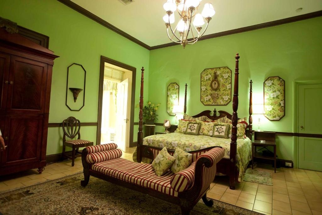 Graycliff Hotel  Rooms  Deluxe King Room 8