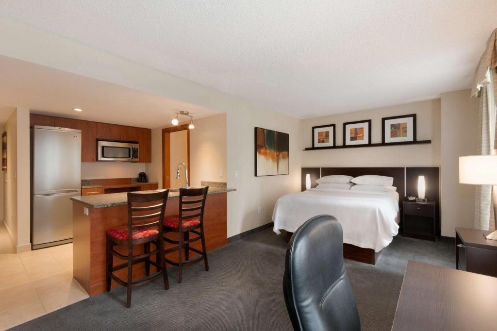 Embassy Suites By Hilton Downtown Montreal  Rooms  1 Room Premium Studio With 1 Queen Bed Bed 19