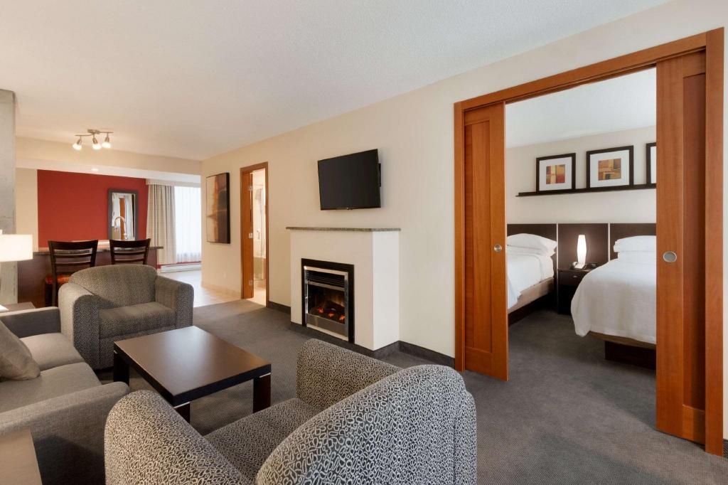 Embassy Suites By Hilton Downtown Montreal  Rooms  2 Room Premium Suite With 1 King Bed Fireplace Jet Bath 10