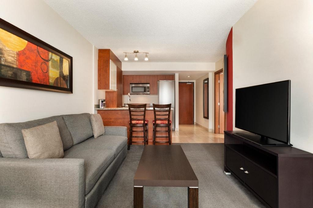 Embassy Suites By Hilton Downtown Montreal  Rooms  2 Room Suite With 1 King Bed Room Plan 16