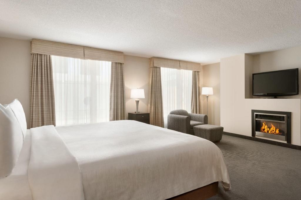 Embassy Suites By Hilton Downtown Montreal  Rooms  Presidential Suite With 1 King Bed Bedroom 4