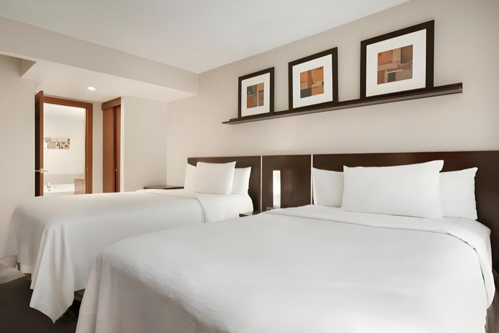 Embassy Suites By Hilton Downtown Montreal  Rooms  Rooms Image 20 20