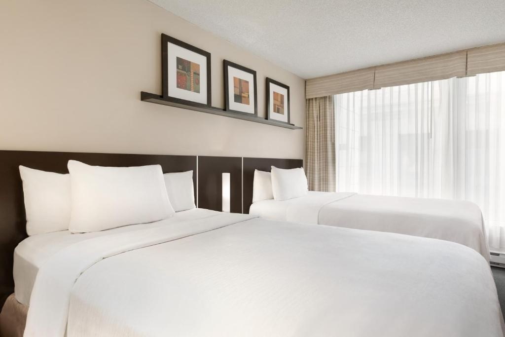 Embassy Suites By Hilton Downtown Montreal  Rooms  Rooms Image 6 6