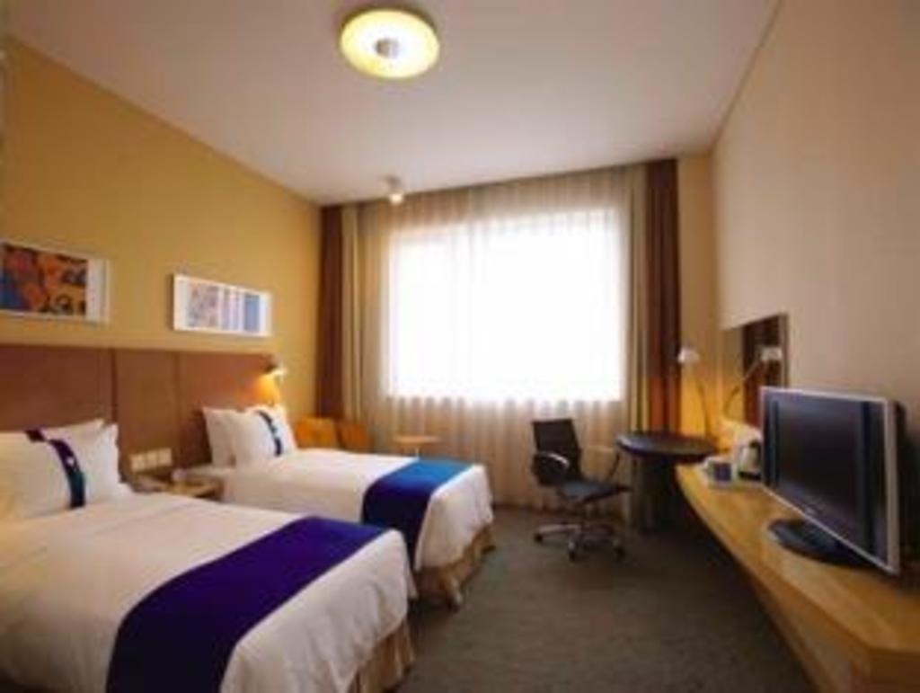 Holiday Inn Express Changzhou Centre By IHG  Rooms  Guestroom 12