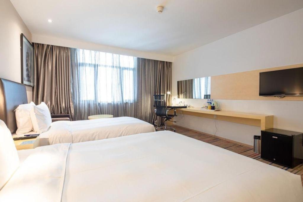 Holiday Inn Express Changzhou Centre By IHG  Rooms  Guestroom 3