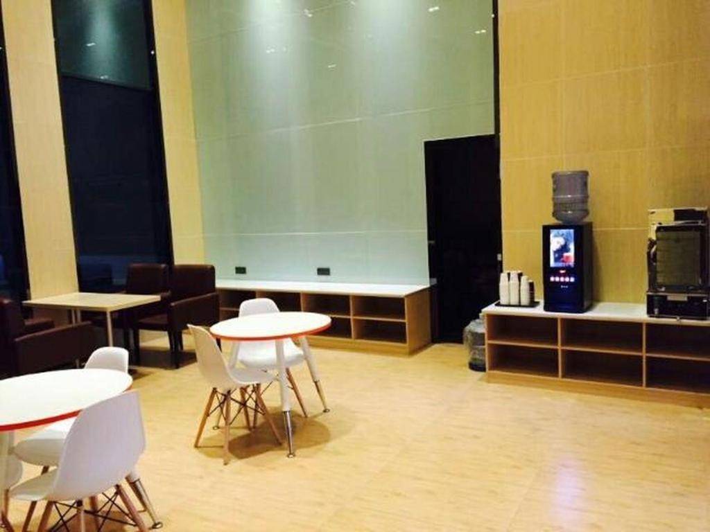 7 Days Inn Premium Foshan Lecong Furniture Mall Branch  Dining  Restaurant 2