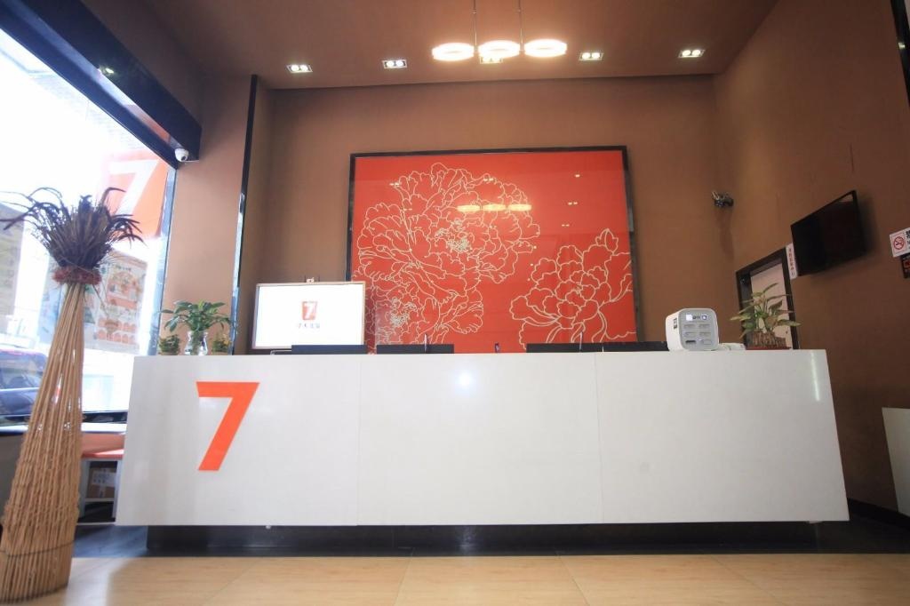 7 Days Inn Premium Foshan Lecong Furniture Mall Branch  Property Views  Reception 5