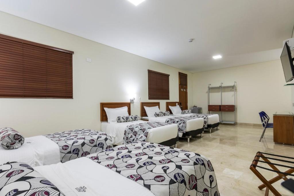 Hotel Dorado La 70  Rooms  Standard Family Room 25