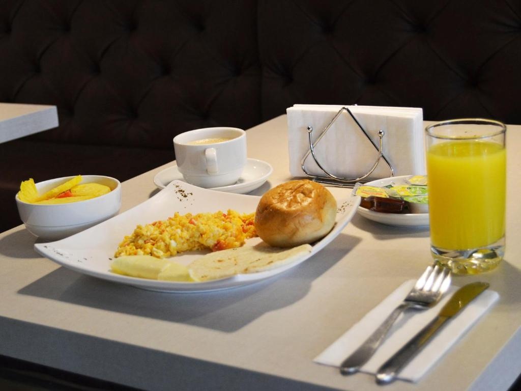 Lleras Green Hotel  Dining  Food And Beverages 6
