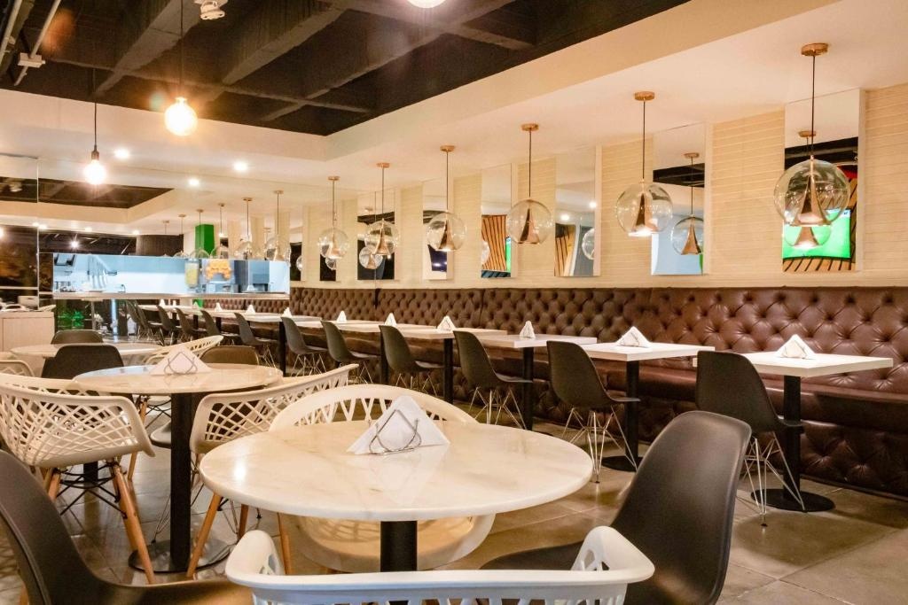 Lleras Green Hotel  Dining  Restaurant 1