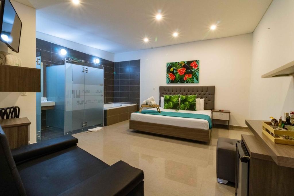 Lleras Green Hotel  Facilities  Bathroom 1