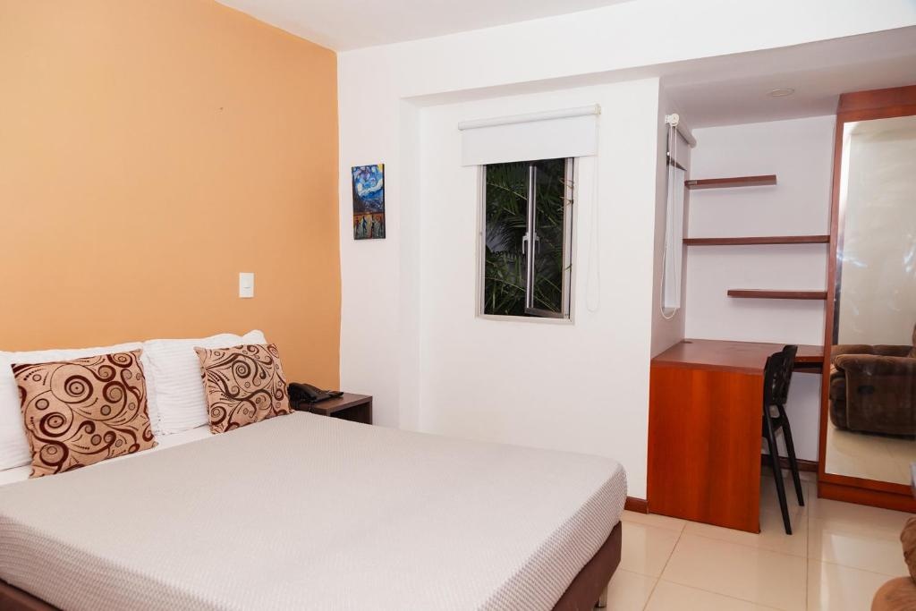 Hotel Laureles Loft  Rooms  Standard Double Room With Fan 6