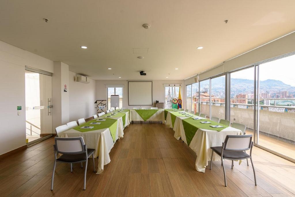 Hotel Vivre  Facilities  Meeting Room Ballrooms 8