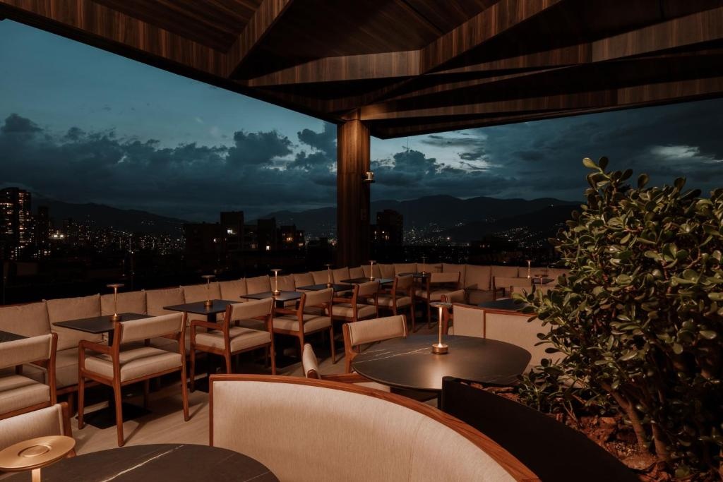 Binn Hotel  Facilities  Barlounge 16