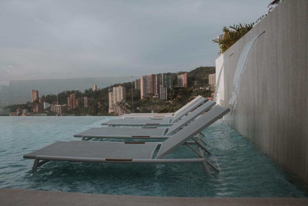 Binn Hotel  Facilities  Swimming Pool 15