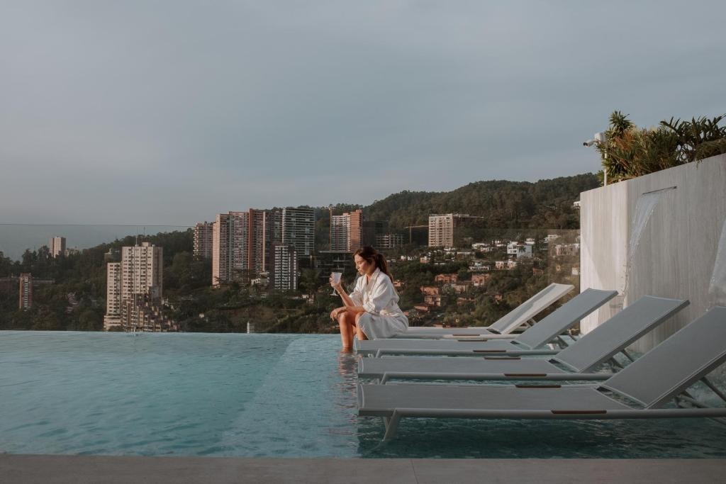 Binn Hotel  Facilities  Swimming Pool 9