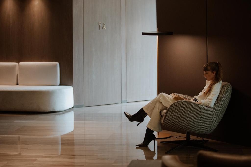 Binn Hotel  Property Views  Lobby 13