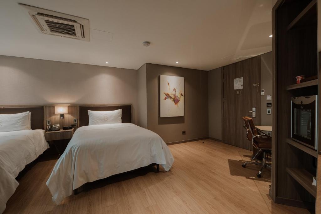 Binn Hotel  Rooms  Superior Twin Room 2
