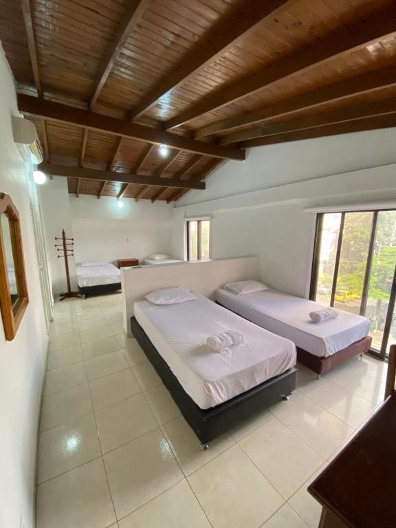 Hotel Laureles 70  Rooms  Family Room 3