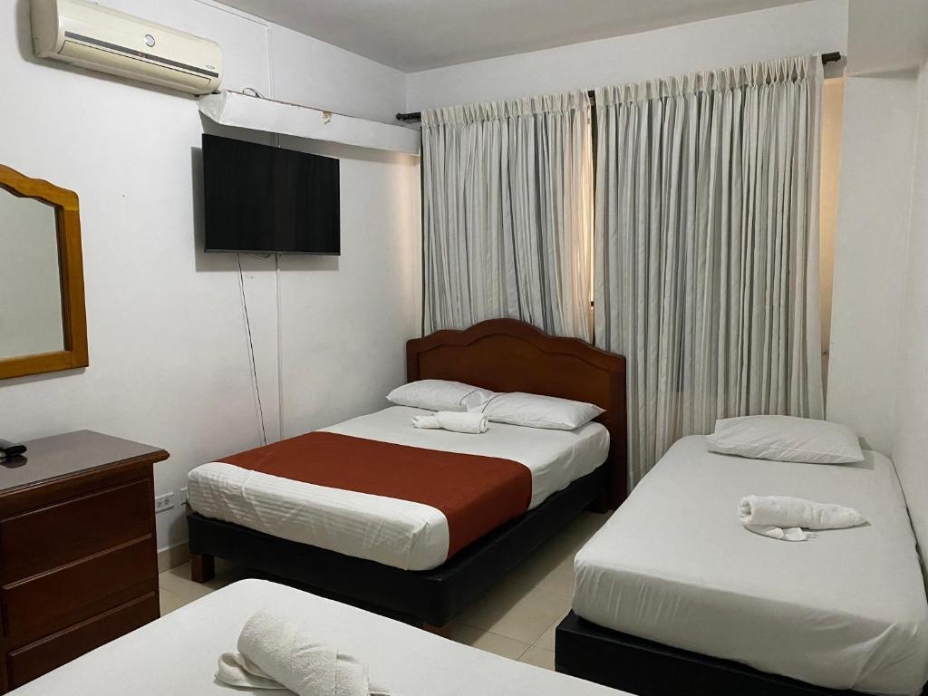 Hotel Laureles 70  Rooms  Quadruple Room 14
