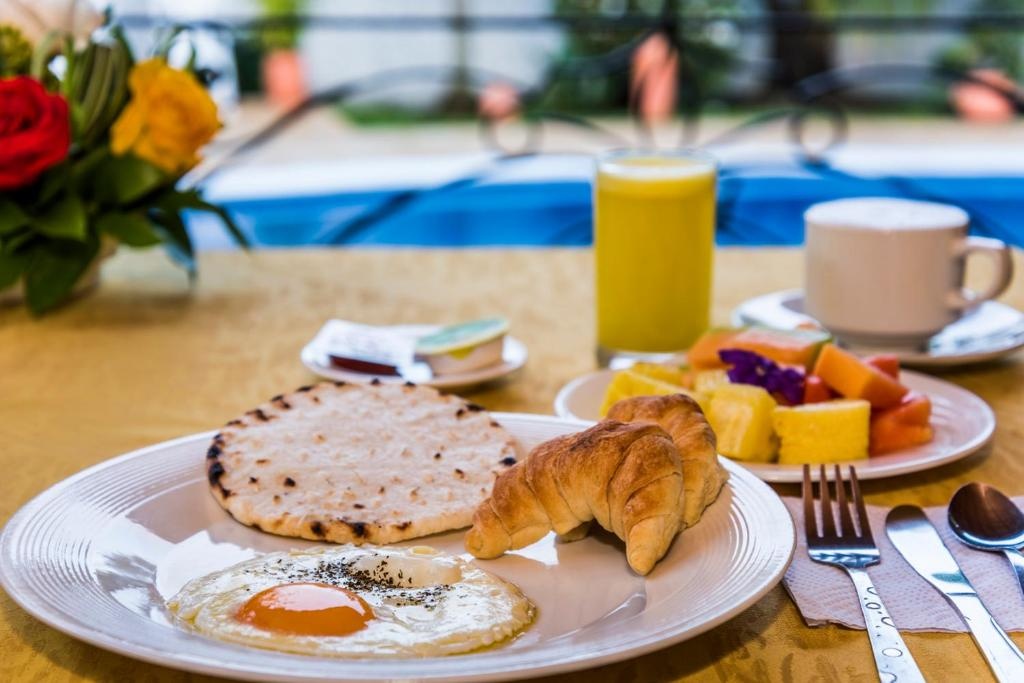 Hotel Portales Del Campestre  Dining  Food And Beverages 3