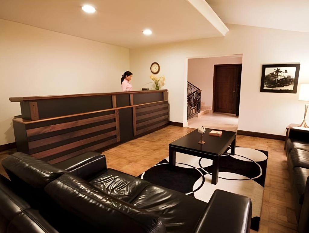 Hotel Portales Del Campestre  Property Views  Reception 9