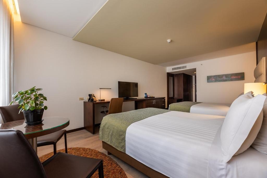 Hotel Estelar Milla De Oro  Rooms  Superior Twin Room 6