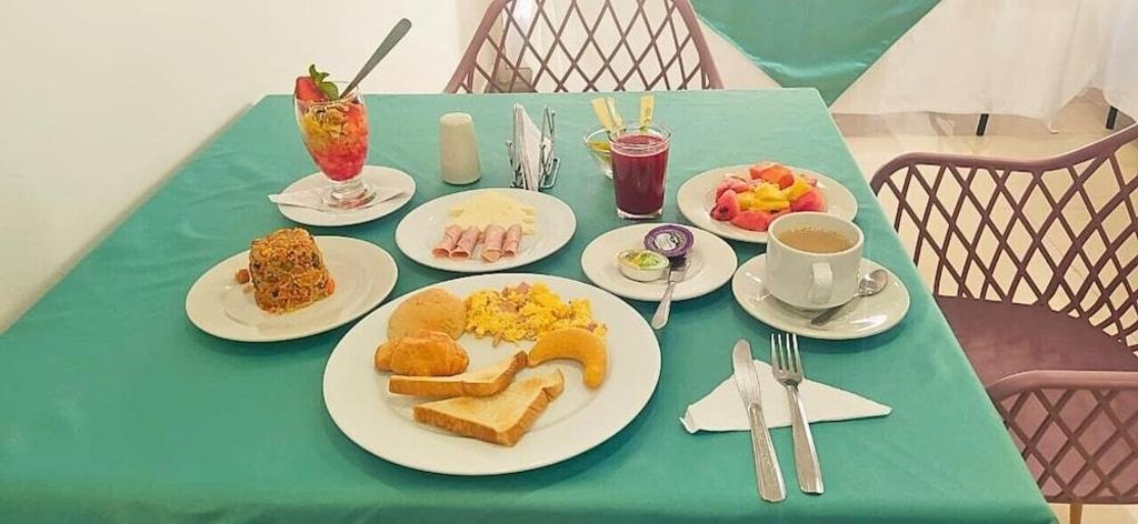Hotel Suite Comfort  Dining  Dining Image 6 6