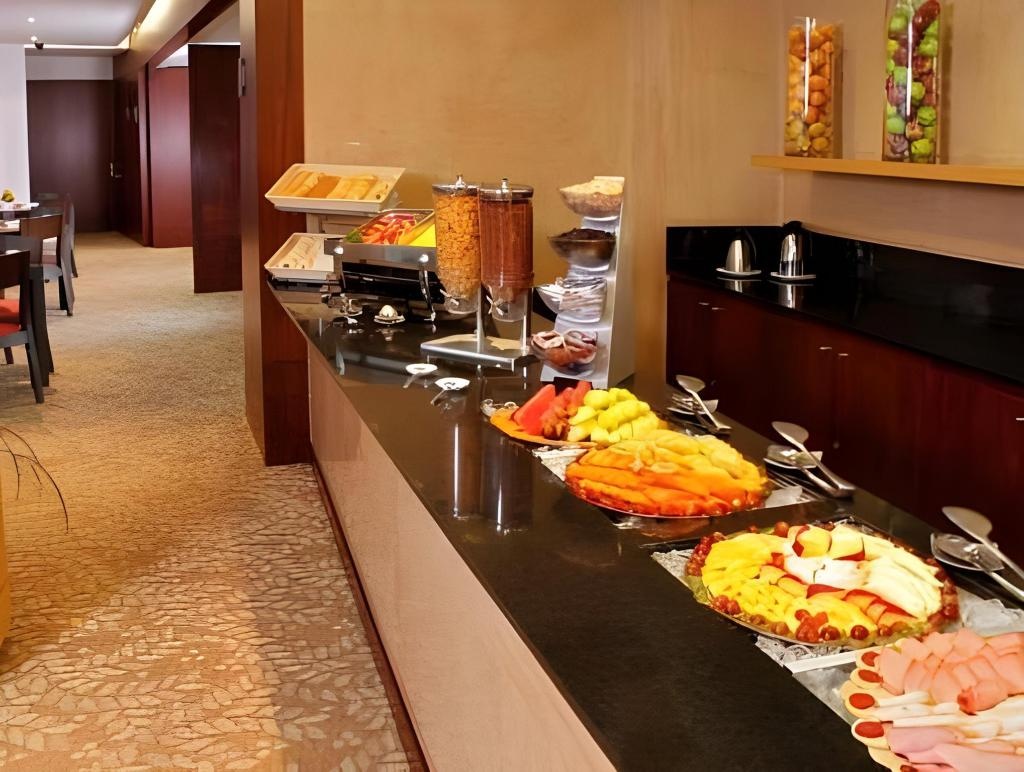 Estelar Apartamentos Medellin  Dining  Buffet 6