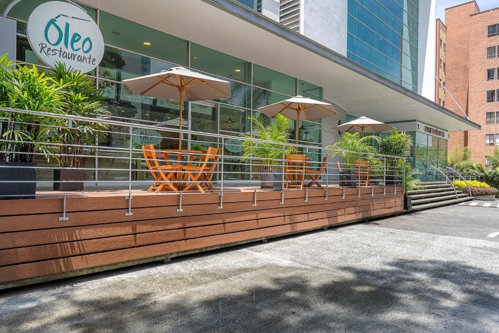 Novelty Suites Hotel  Dining  Restaurant 4