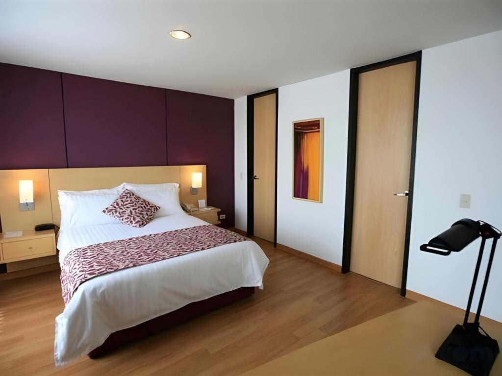 Novelty Suites Hotel  Rooms  Rooms Image 16 16