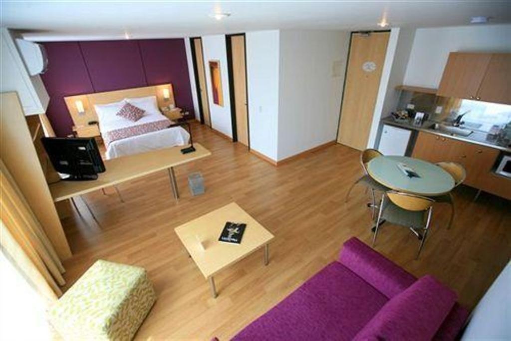 Novelty Suites Hotel  Rooms  Rooms Image 24 24