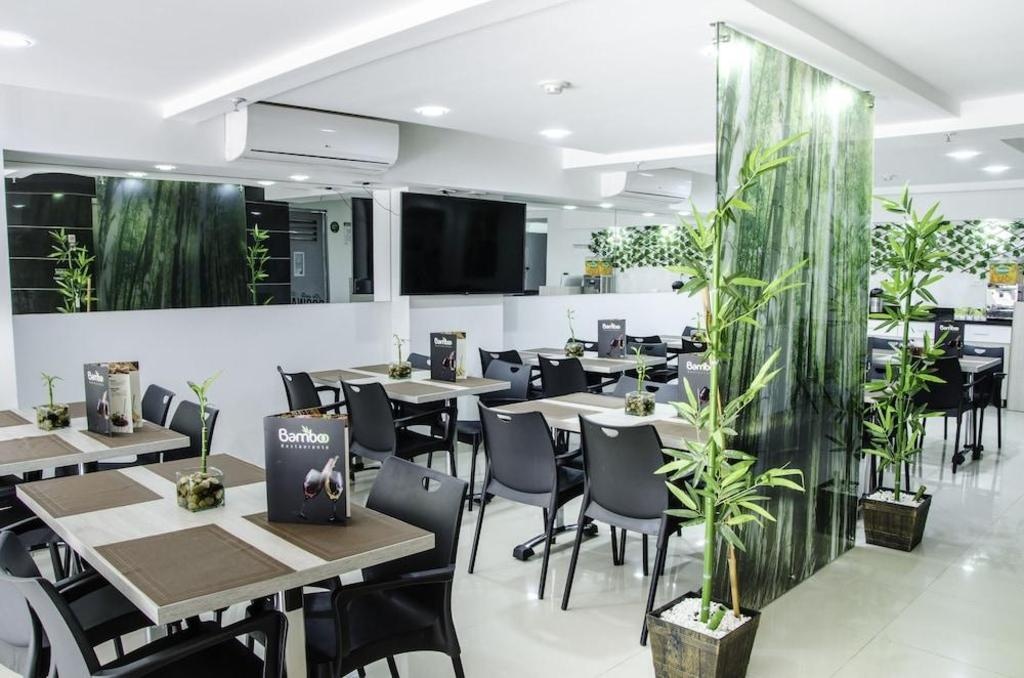 Hotel Laureles Plaza  Dining  Dining Image 2 2