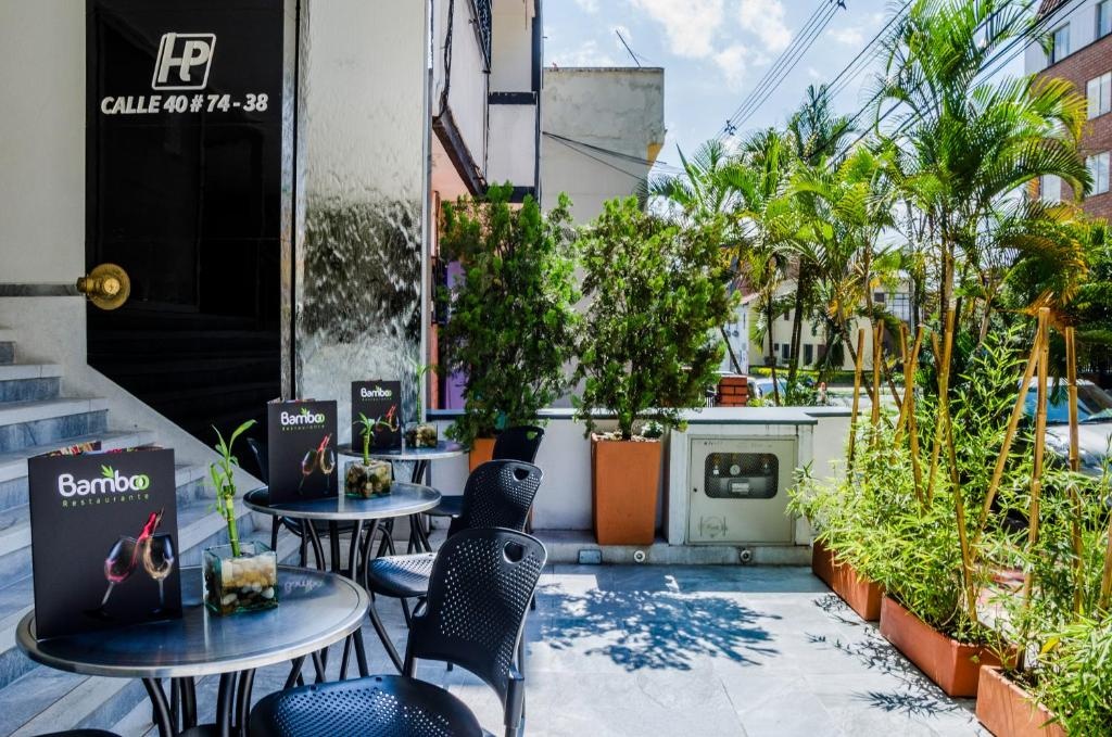 Hotel Laureles Plaza  Facilities  Balconyterrace 10