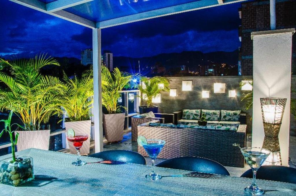 Hotel Laureles Plaza  Facilities  Bar 11