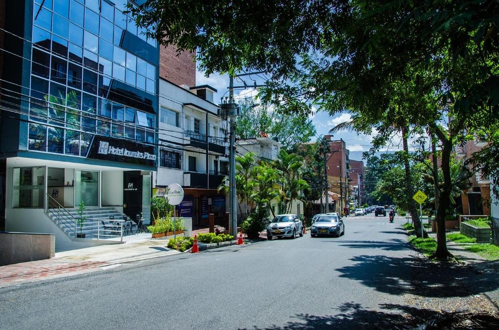 Hotel Laureles Plaza  Property Views  Entrance 5