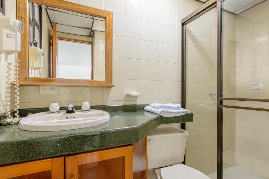 Hotel Florida Inn  Facilities  Bathroom 12