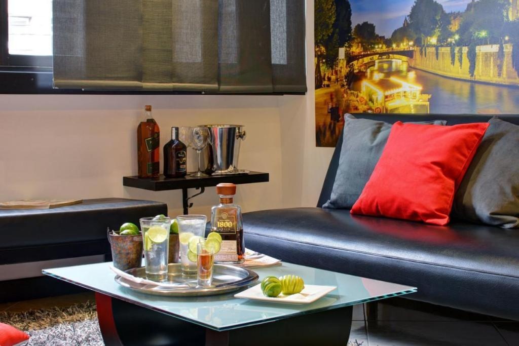 Poblado Suites Paris Suite  Rooms  Rooms Image 3 3