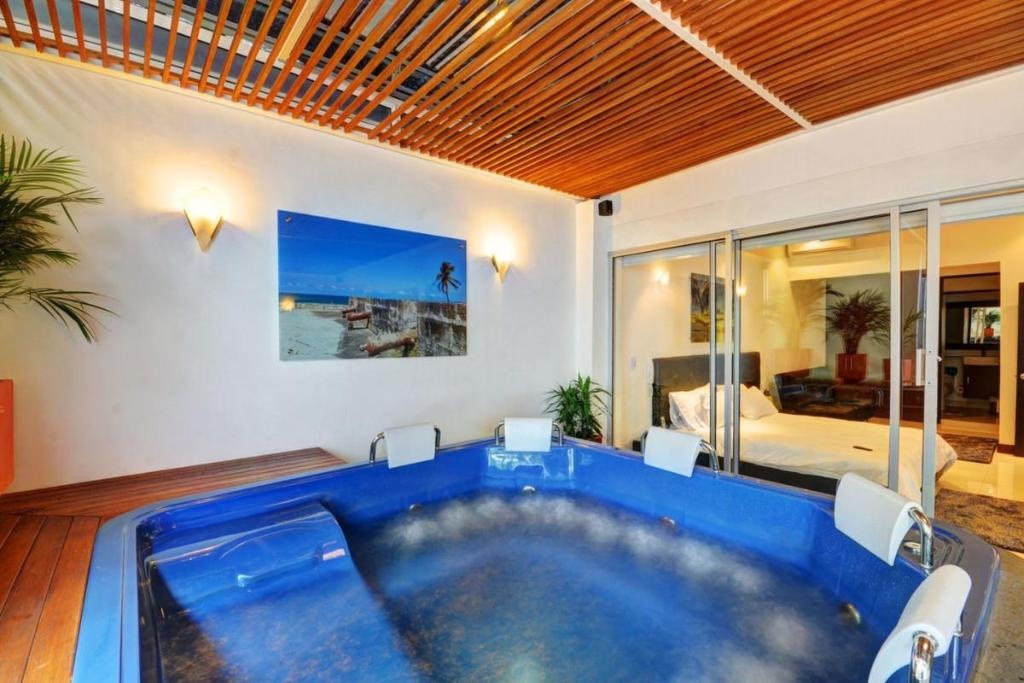 Superfly Penthouse With Jacuzzi  Facilities  Facilities Image 4 4