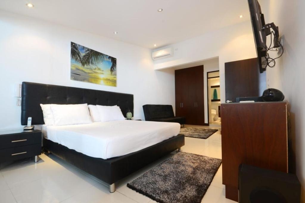 Superfly Penthouse With Jacuzzi  Rooms  Rooms Image 1 1