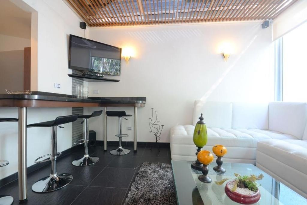 Superfly Penthouse With Jacuzzi  Rooms  Rooms Image 3 3